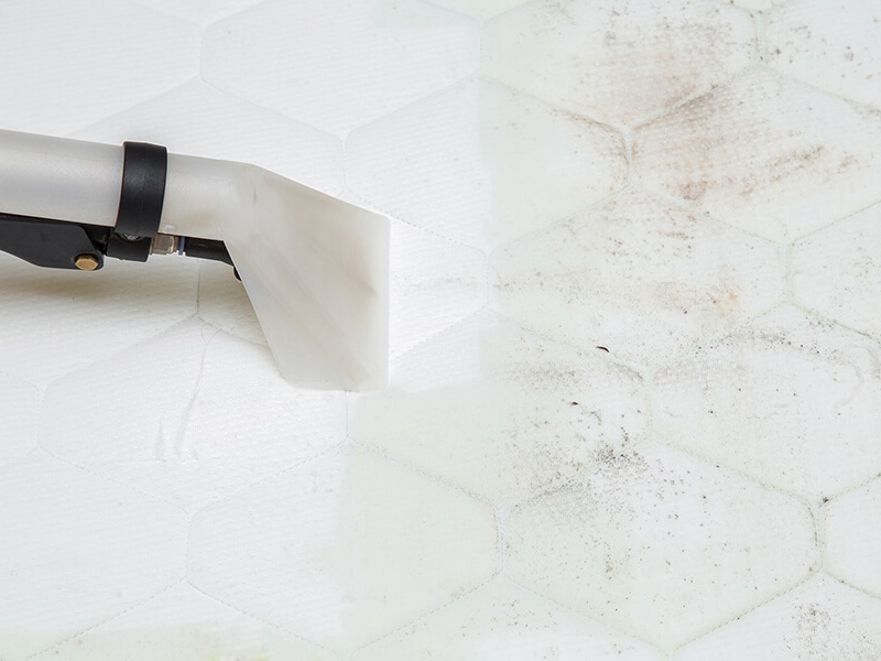 Mattress extraction cleaning
